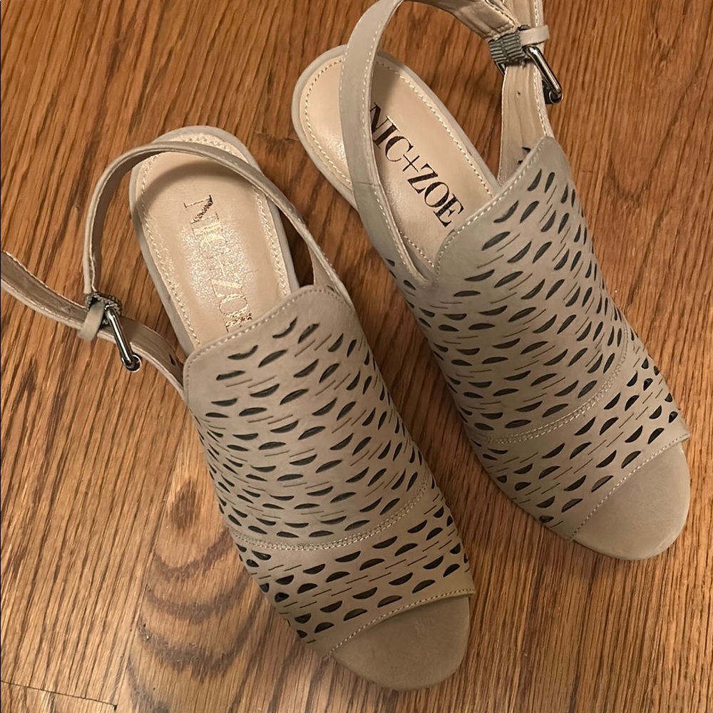 NIC+ZOE Tan Sandals with Intricate Cut-Out Design